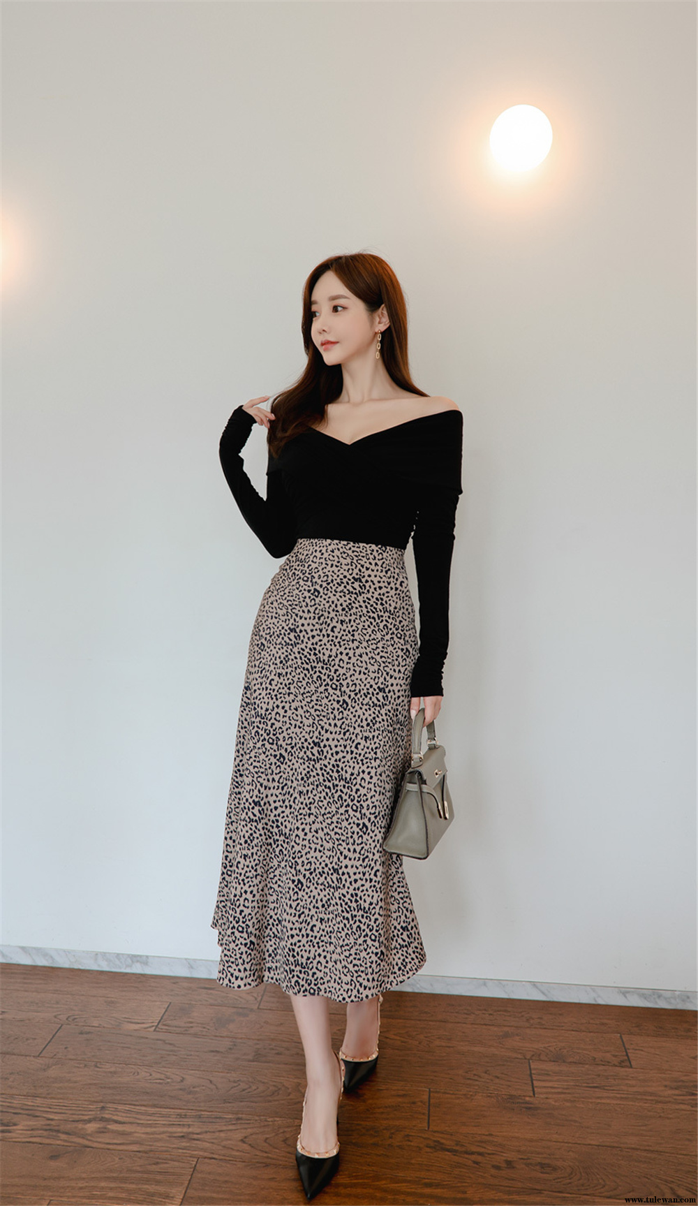 孙允珠丨巴伦西亚纯黑简式豹纹及膝裙