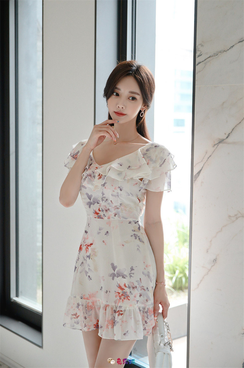 孙允珠丨芳町原野山茶小碎花可爱洋裙