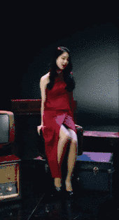 垂涎欲滴美女图GIF：妹子，别占着位置不开车了！