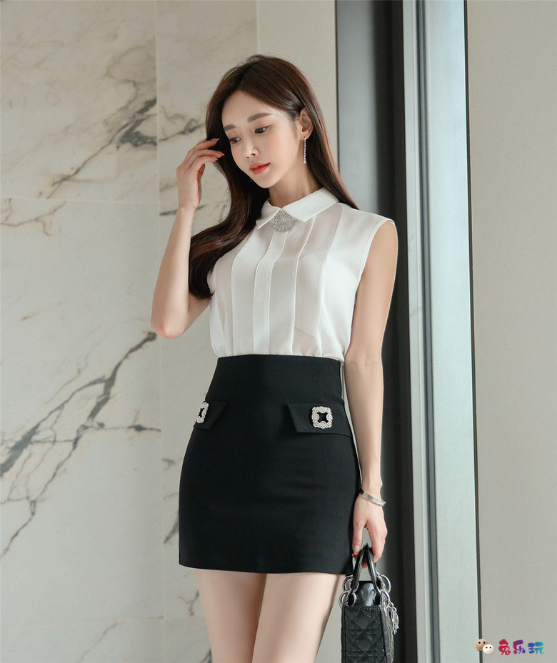 孙允珠丨鸢尾白露竖纹清雅无袖职业裙