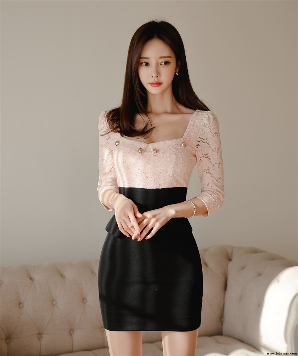 孙允珠丨娇可粉蕊经典知性弧领拼搭裙