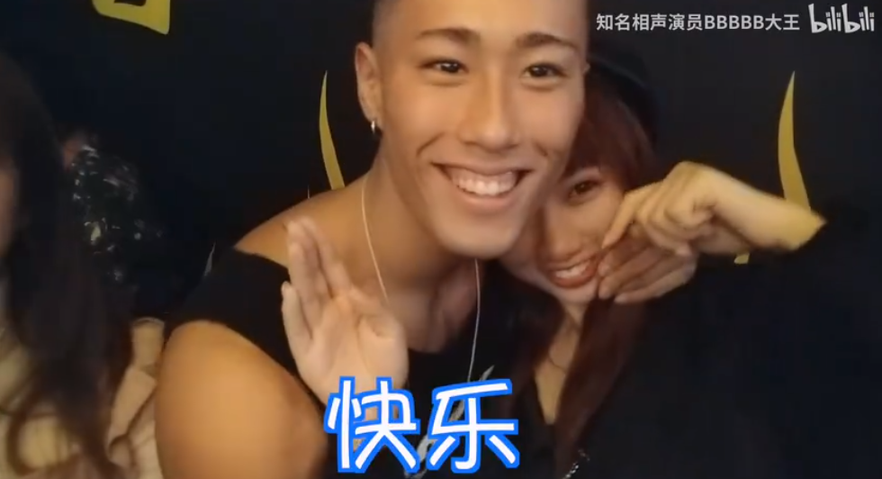 日本开了一家女子肌肉酒吧，里面的筋肉妹妹把我看呆了…