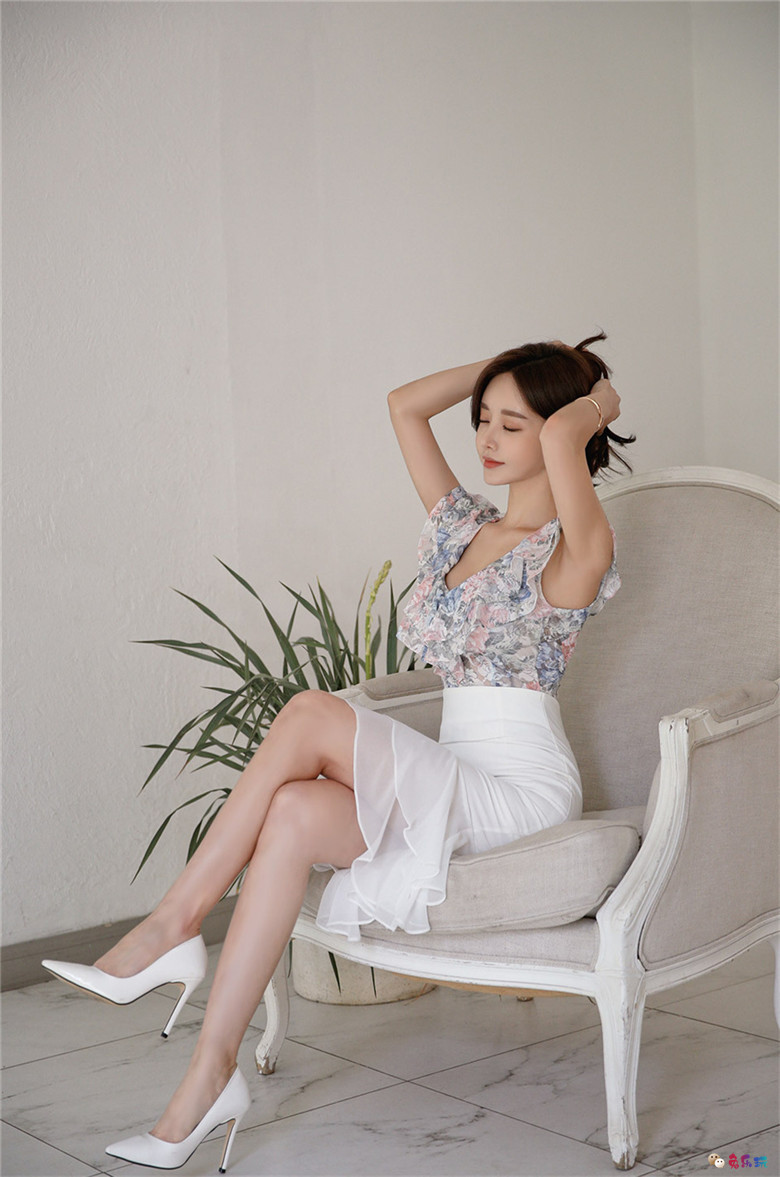 孙允珠：青花翠叶波浪卷纹古典淡墨裙