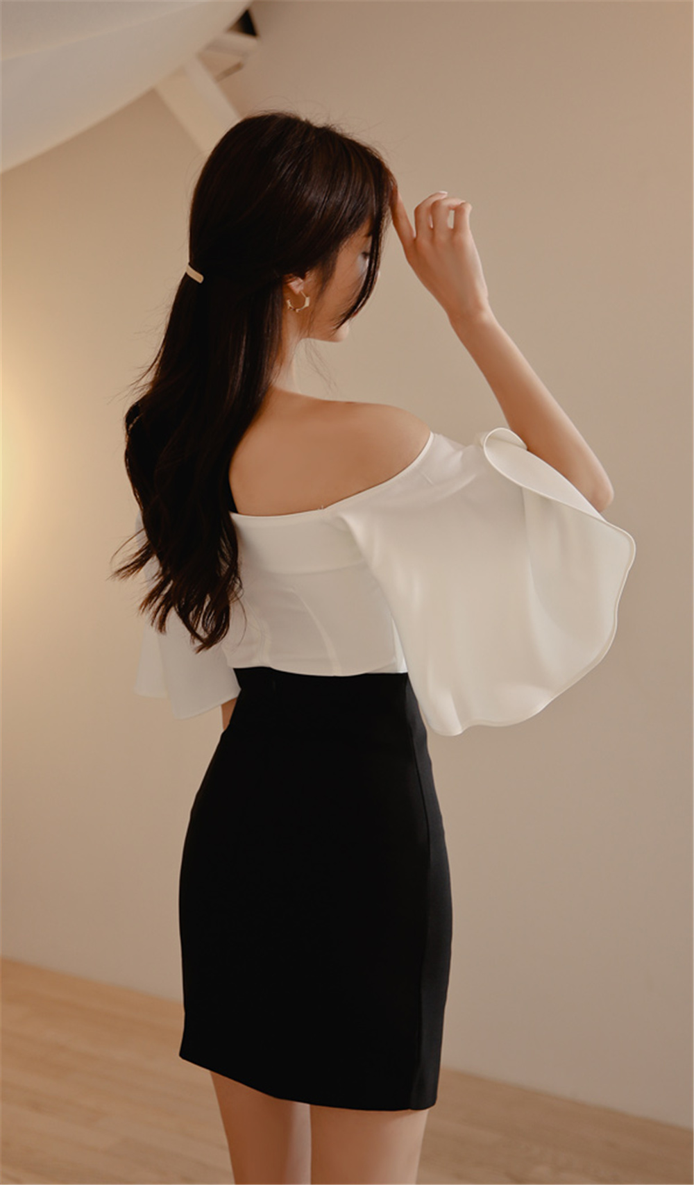 孙允珠丨秋雅莲子银杏花扇氤氲露肩裙