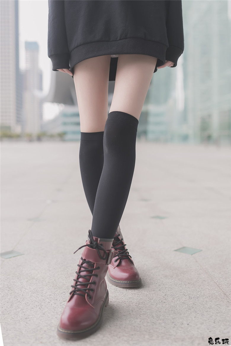 【福利姬】让人喜欢的黑丝及膝袜小细腿！太美了（48P）