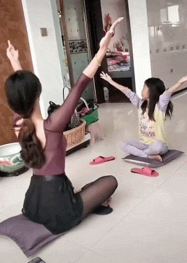 好看的GIF图：老家介绍的相亲对象，好亲切的感觉呢？