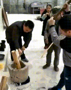 爆笑的动图：新娘不下床，连床一起抬走啊！
