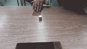 搞笑动图GIF：把小龙虾当瓜子嗑，也是厉害了！