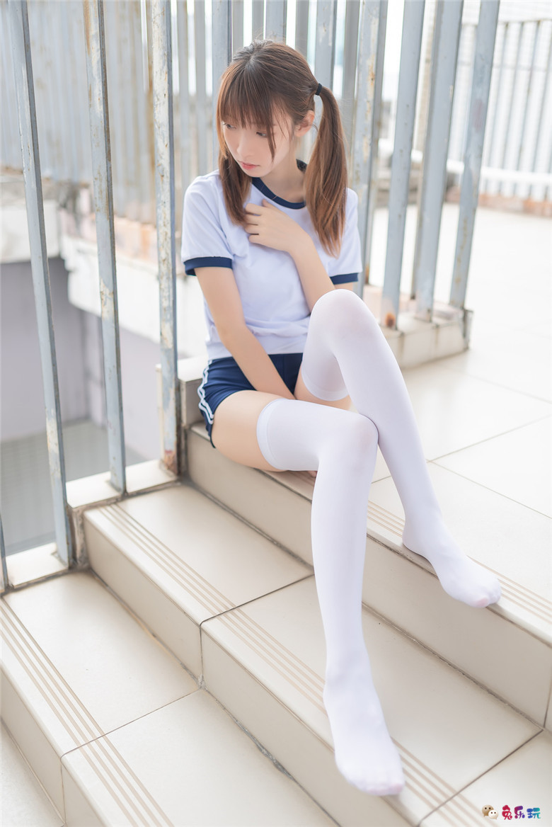 教室走廊的体操服少女