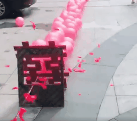 搞笑GIF图片2020：等我有钱了，我也要躺着开车！