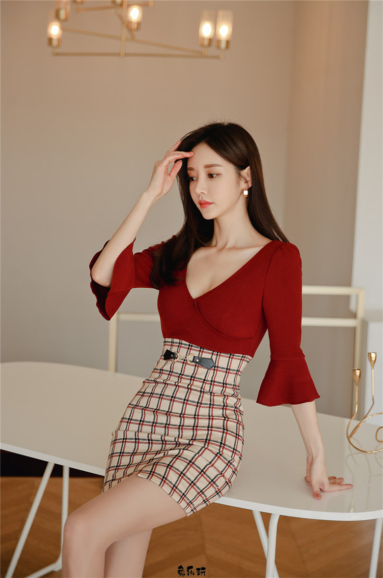 孙允珠:赤霞珠红酒愠色扇叶蝶形衣裙