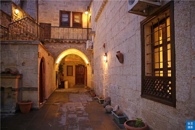 土耳其卡巴多奇亚，三百万年火山爆发形成岩洞，住在里面感觉如何