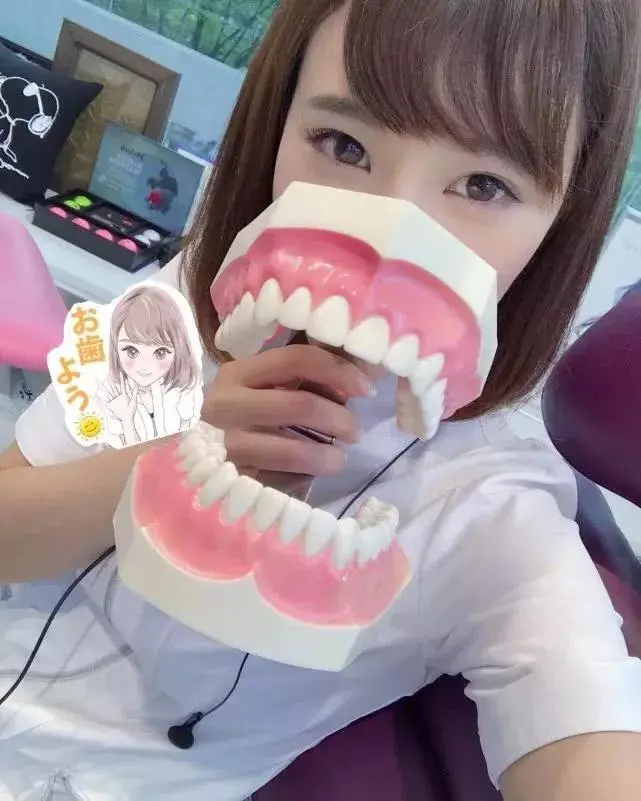 日本最美牙医走红，身材顶爆无数人排队找她看病…
