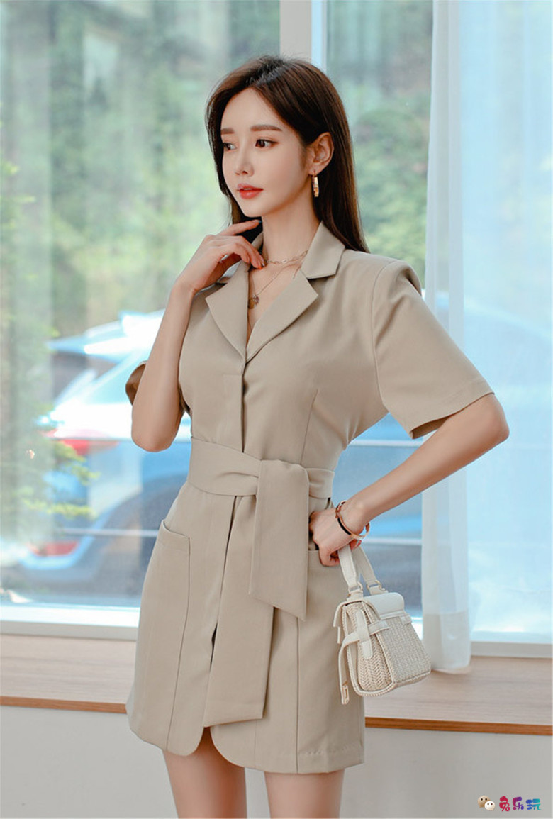 孙允珠丨爱尔兰橡木棕铜层叠绅士衣裙