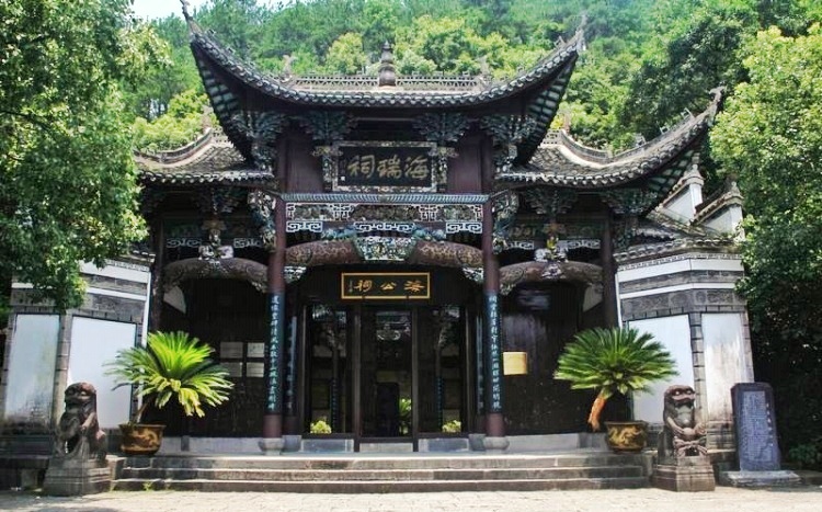 曾经一座美丽的城市,如今长眠水下,却成就了一个罕见的人间胜景 曾经一座美丽的城市,如今长眠水下,却成就了一个罕见的人间胜景