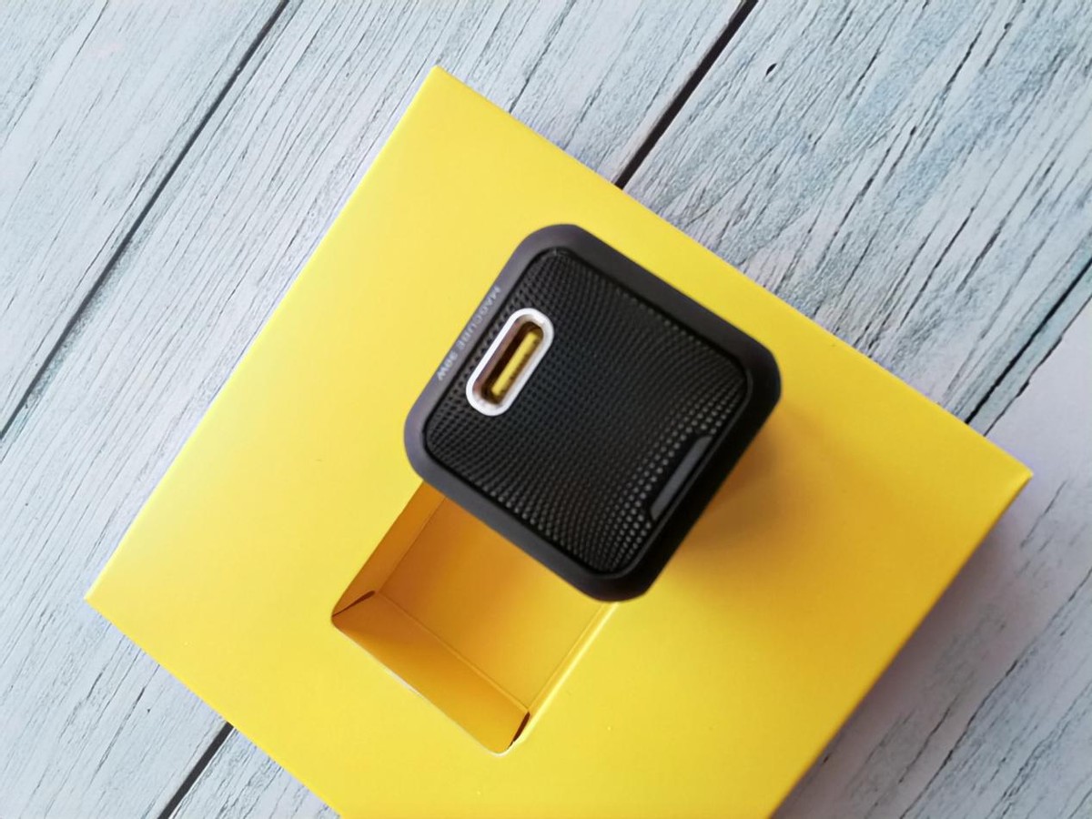 AOHI30W充电头上手体验——手机、平板、笔记本都能充