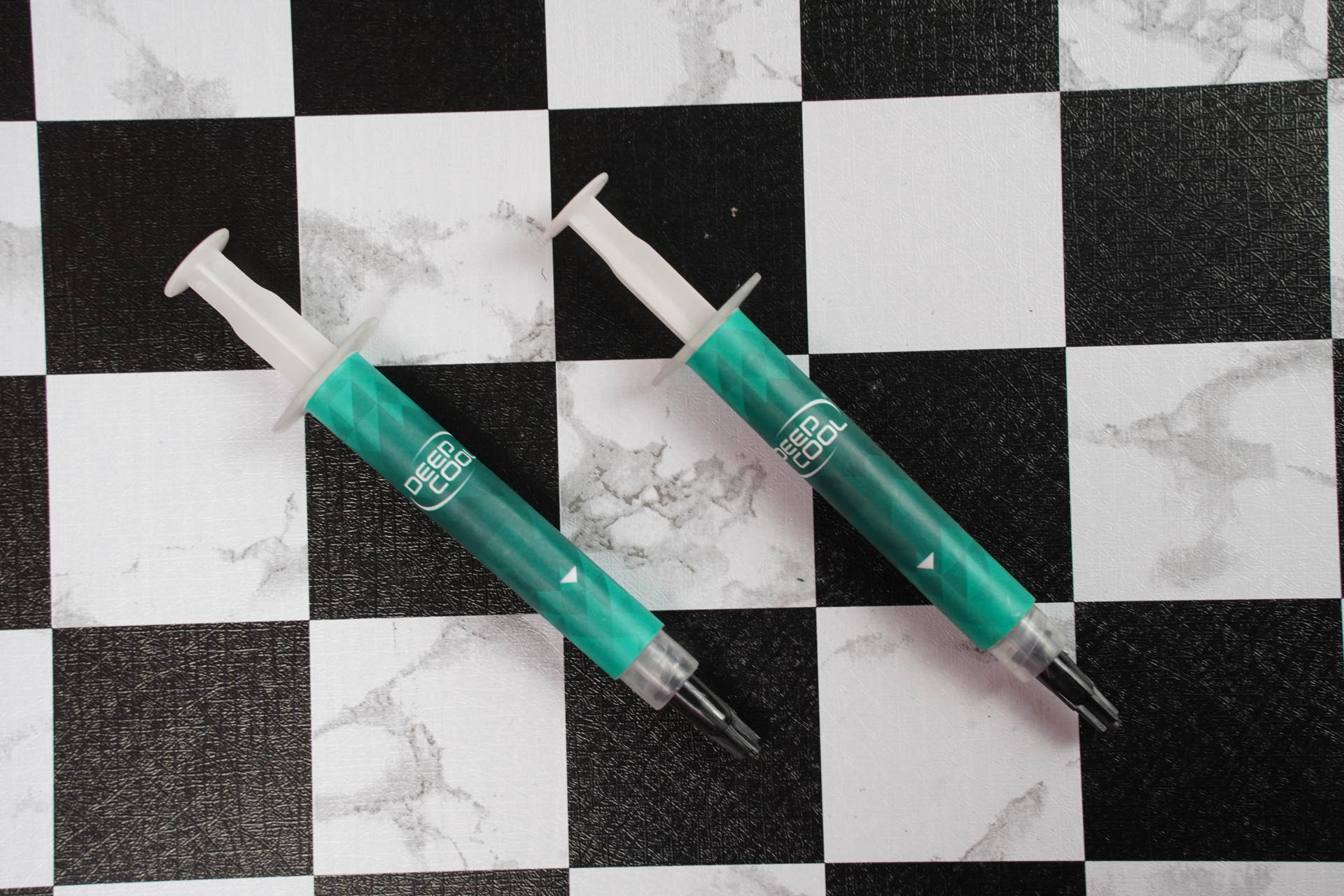 DIY玩家如何给媳妇选择电脑？乔斯伯BO100装机实录