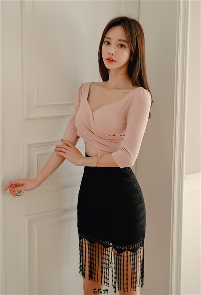 孙允珠:彩虹蜜糖雾粉雅黑流苏拼搭裙