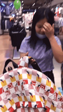 爆笑的GIF图片：你看我的眼神，像是服气的样子吗？