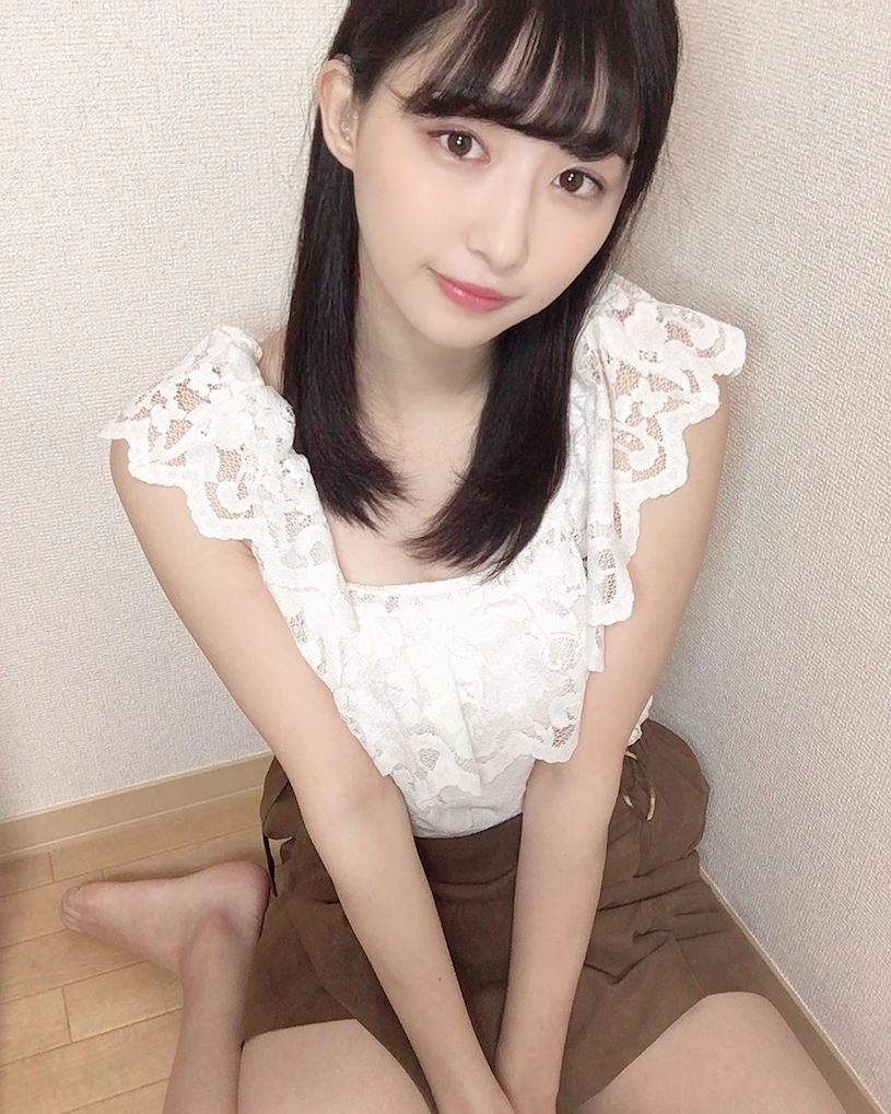 日本00后温柔系美少女我妻ゆりか让你心疼的想呵护！