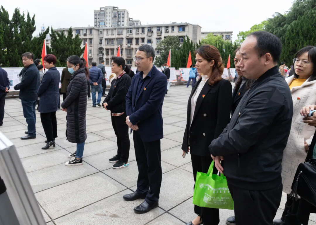 湘潭市中医医院开展“学党史祭英烈、跟党走开新局”清明祭英烈活动