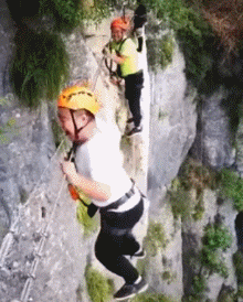 笑死人的动态图片：年纪轻轻就想玩死自己，佩服