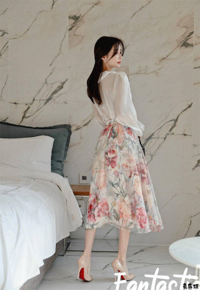 孙允珠：蜜沁娇蕊红菱雪纺婉约公主裙