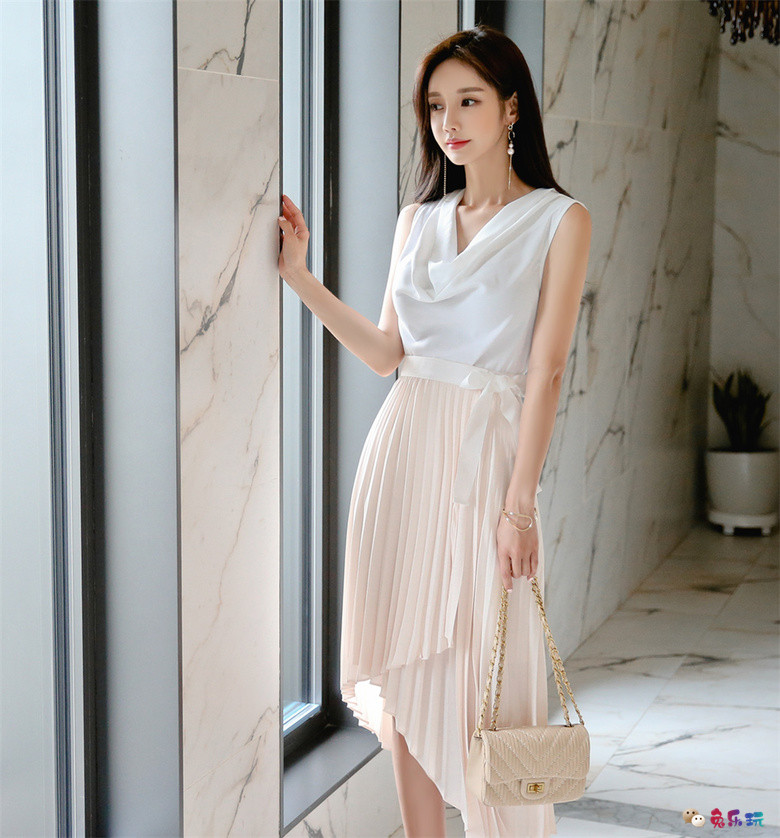 孙允珠丨蕙兰吊领古典墨韵柔白丝缎裙