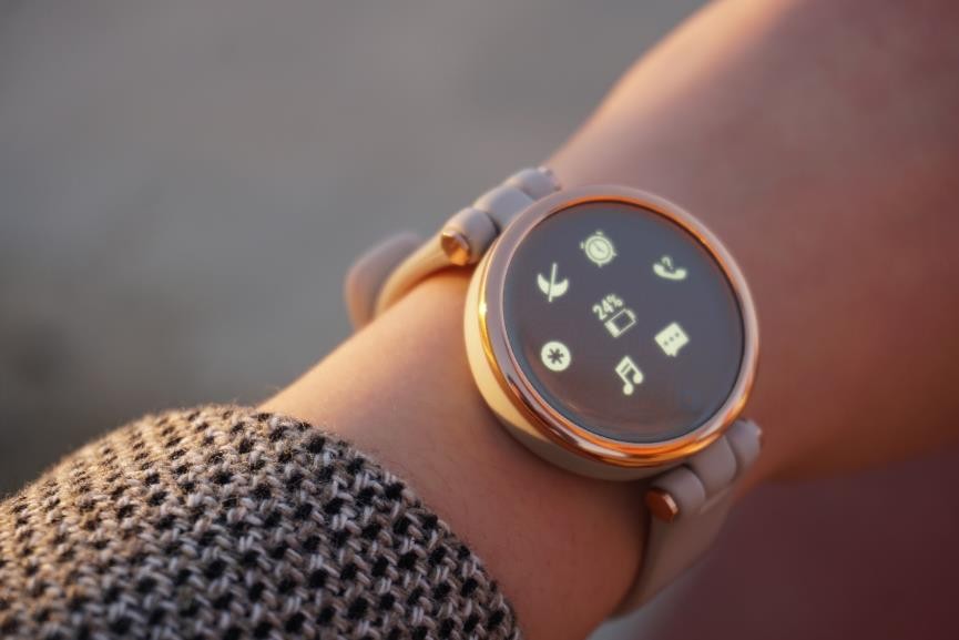专门为女性做的智能手表，性价比颜值二选一，佳明Lily上手