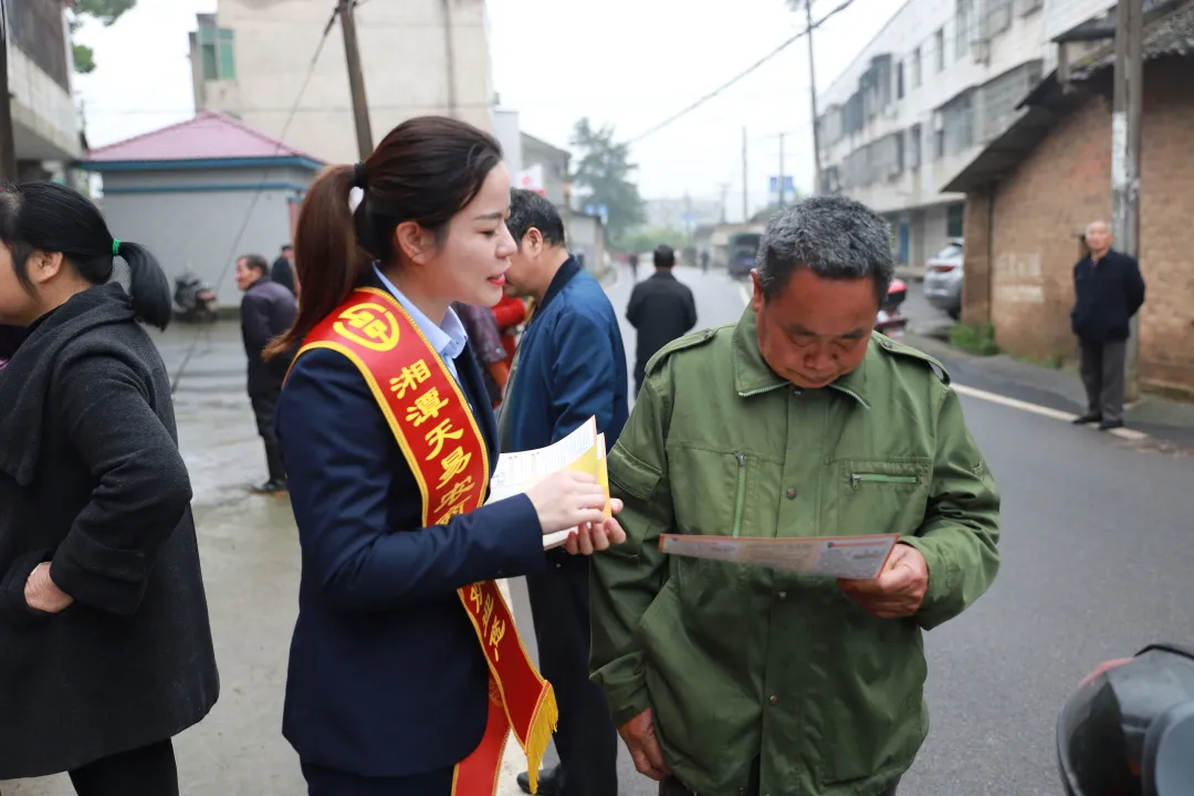 湘潭天易农商银行与人行湘潭中支联合开展“手机号码支付”宣传活动