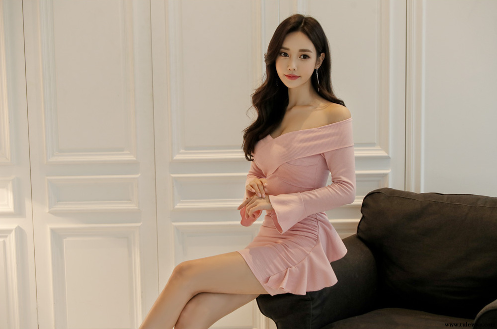 孙允珠丨红莓甜心果糖公主交叉包臀裙