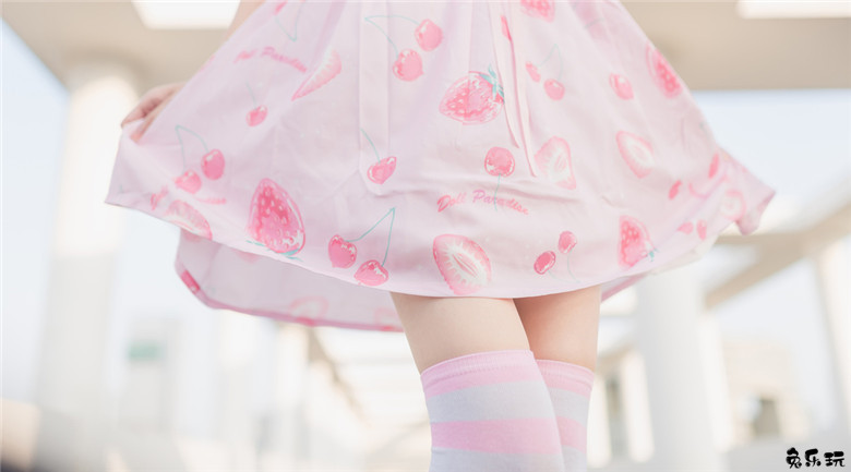 粉白条纹袜可爱小清新妹子