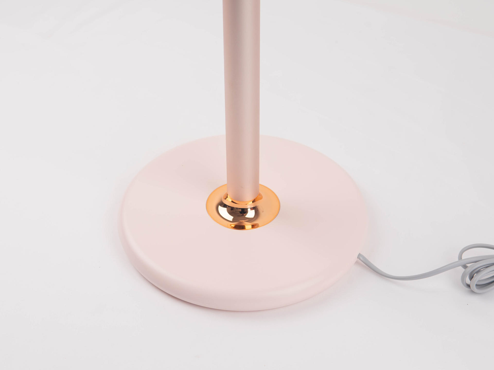 颠覆传统吹发方式，品仕乐立式吹风机解放双手吹发更舒适