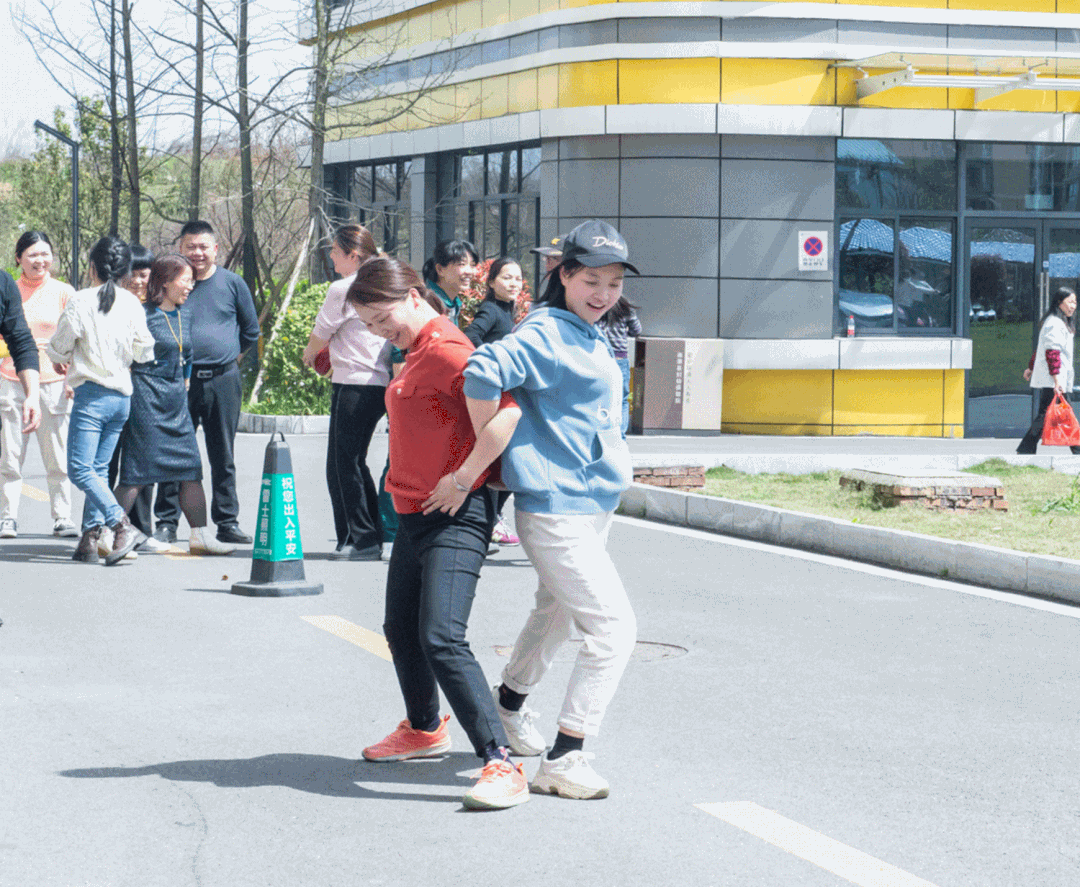庆建党一百周年，展妇幼巾帼风采