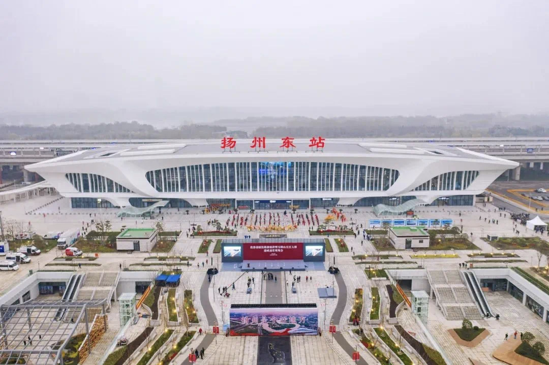 扬州东站政商资源环伺,生活便利:项目西侧是广陵体操馆和扬州市民中心