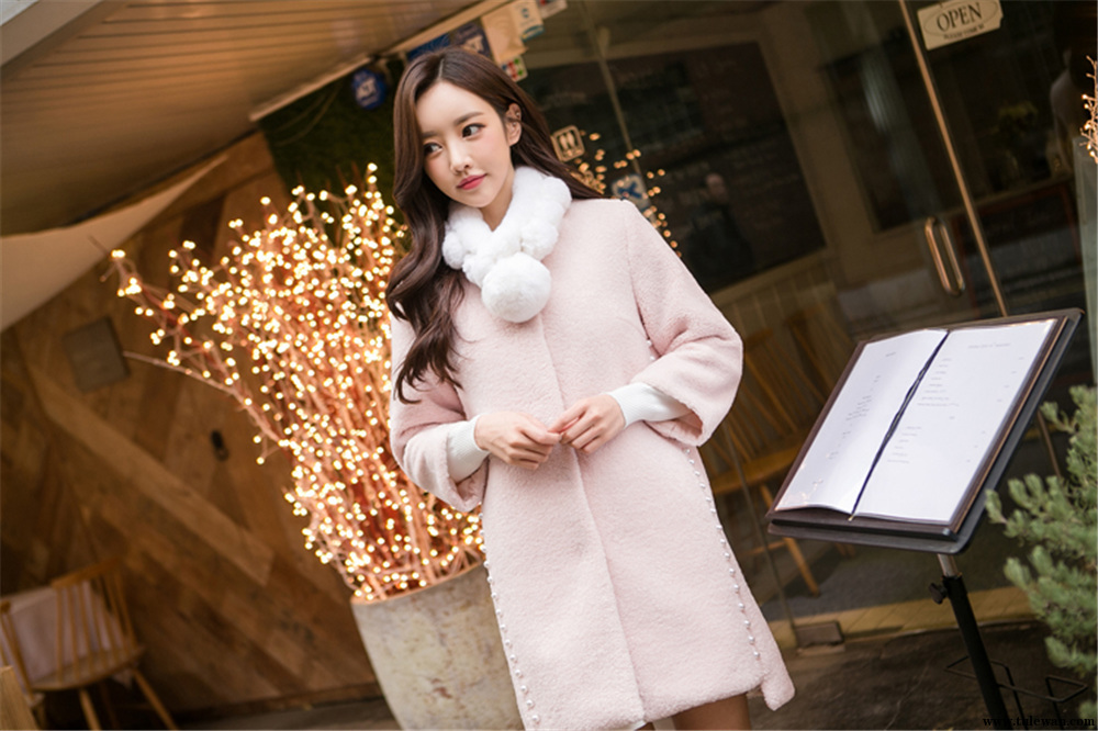 孙允珠丨玻璃镶珠红粉丽人细呢绒风衣