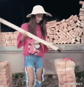 爆笑GIF动态图：姑娘不怕你笑话，我就很有本事！