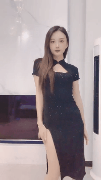 大美女GIF图片：大得很突然，大得很实在啊！