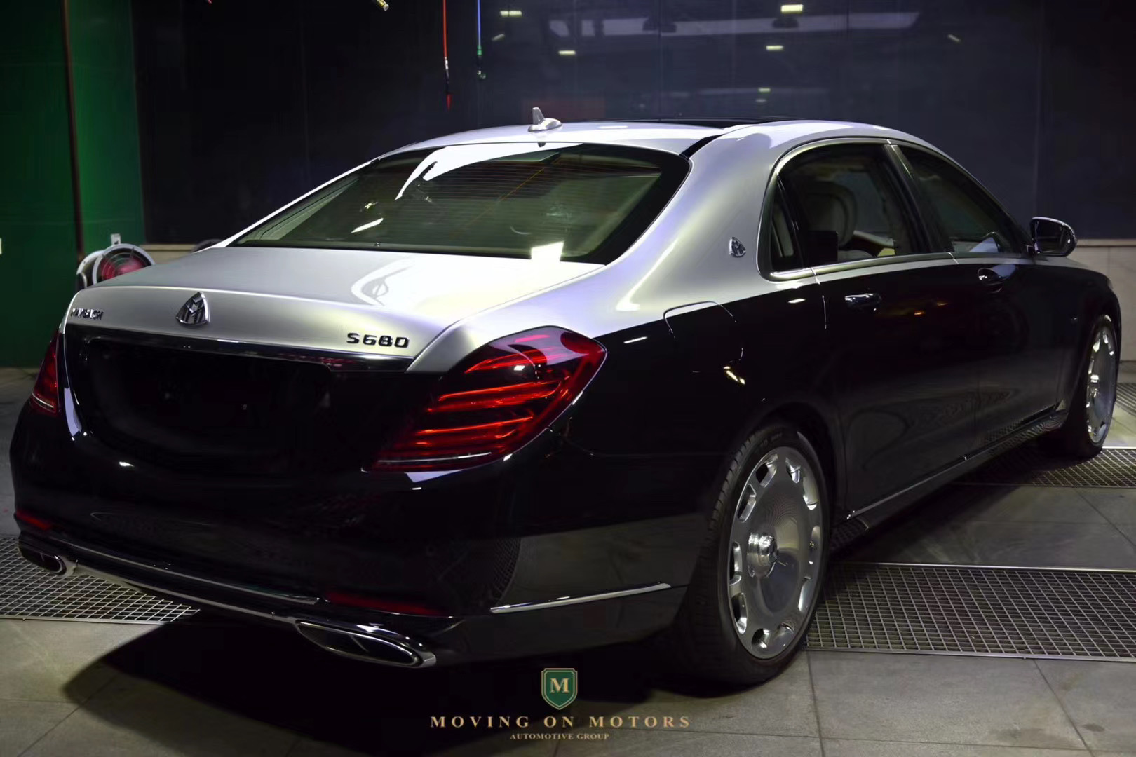 你大爷还是你大爷,看看这辆双色版迈巴赫s680!_太平洋号