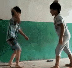 爆笑动图GIF：世界上最可怕的秋千