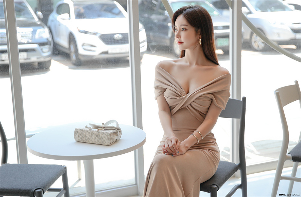 孙允珠丨炎夏卡其色乳酪纯彩鱼尾长裙 孙允珠专题写真