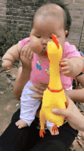 爆笑GIF：没错，这傻子是我爸爸！亲的！