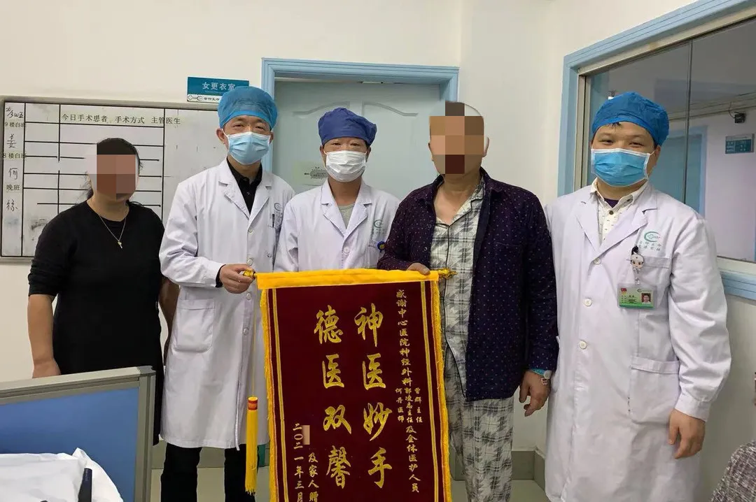 湘潭市中心医院完成我市首例术中神经电生理监测下听神经瘤切除术