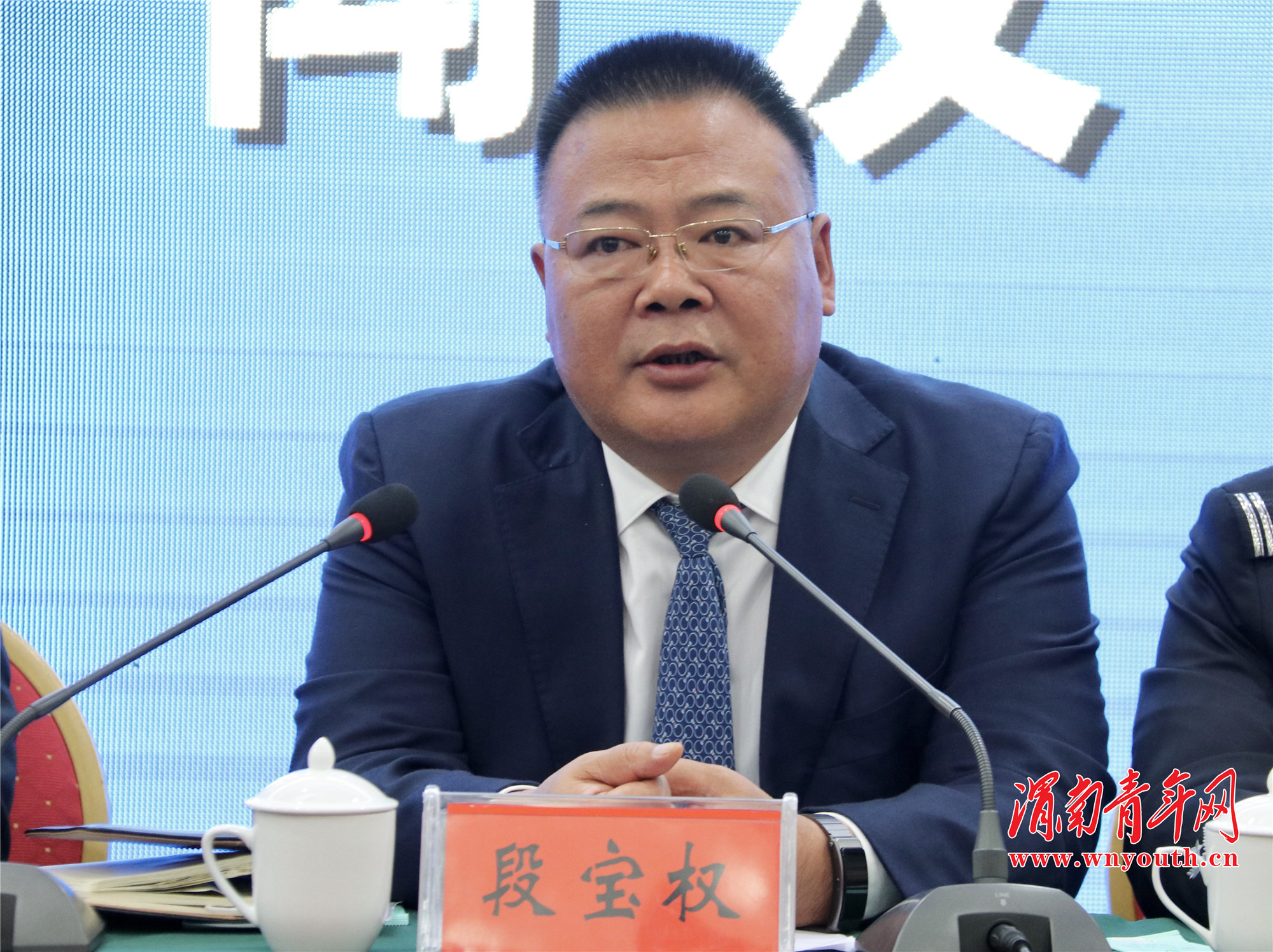 领导小组办公室主任段宝权主持,市政府副市长,市教育整顿领导小组副