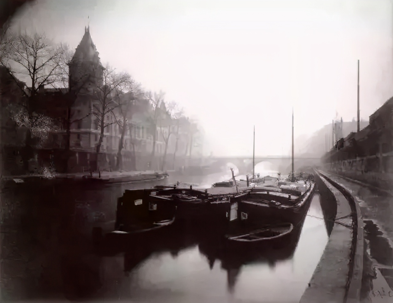 纪实摄影家西岱岛码头(1925年)尤金·阿杰喜欢在大清早开始他的摄影
