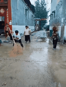 搞笑动图GIF：妹子调皮了！我都想试试了！