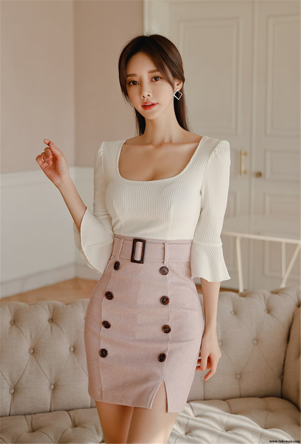 孙允珠丨白堇熏芳奶油浅彩花扇拼搭裙