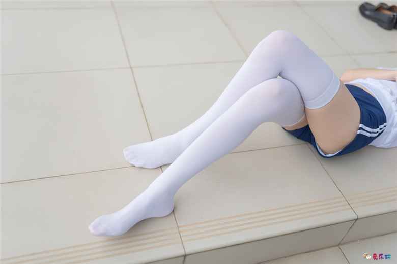 教室走廊的体操服少女