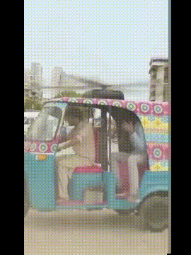 去国外旅游，打了一个三轮车，居然带我上天了